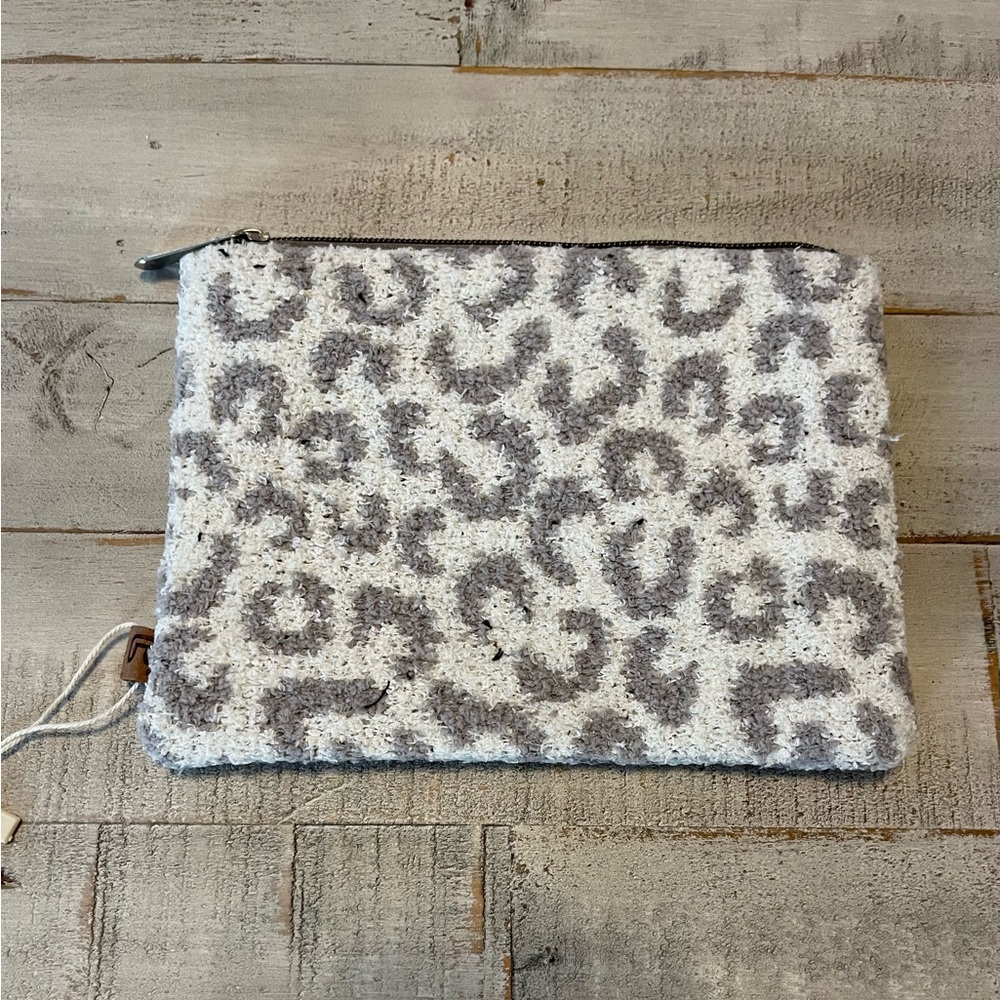 Comfy luxe travel pouch